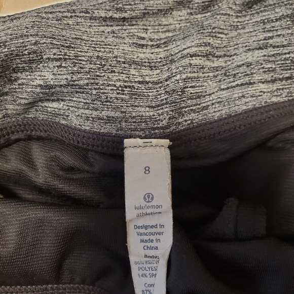 Lululemon Sz 8 running short - Picture 3 of 3